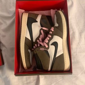 Travis Scott Jordan 1s
